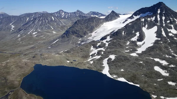 Lago Montañas Nevadas Parque Nacional Jotunheimen Noruega — Foto de Stock