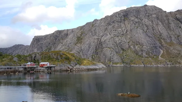 Norveç Eski Balıkçı Köylerinden Nusfjord Daki Kırmızı Ahşap — Stok fotoğraf
