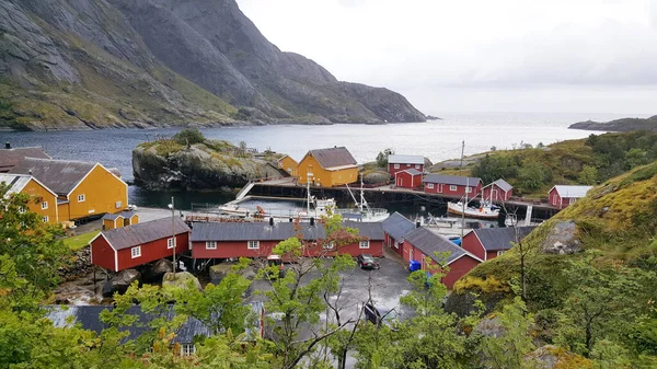 Σπίτια Στο Nusfjord Ένα Από Παλαιότερα Ψαροχώρια Της Νορβηγίας — Φωτογραφία Αρχείου