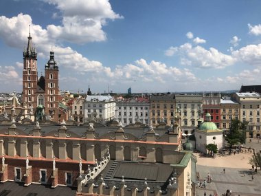 Krakow Meydanı Polonya 'daki belediye binasından görüldü.