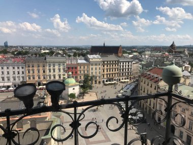 Krakow Meydanı Polonya 'daki belediye binasından görüldü.