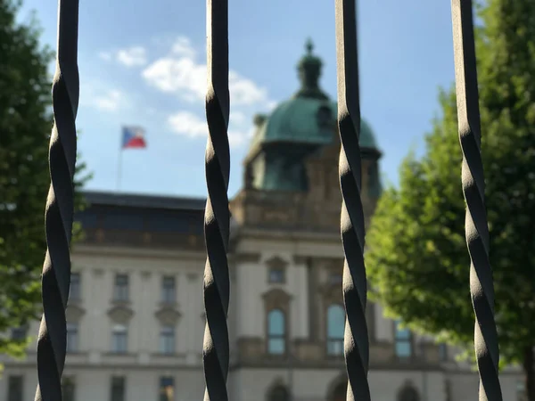 Straka Akademisi Çek Cumhuriyeti hükümetinin merkezidir.