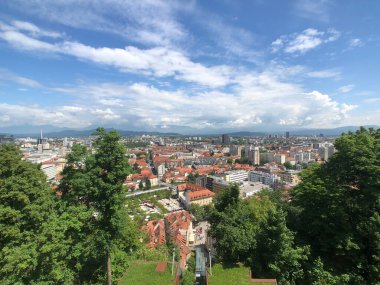 Füniküler demiryolundan Ljubljana Kalesi 'ne bak.,