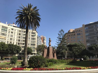 Las Palmas Gran Kanaryası 'ndaki Plaza de Espana' da heykel