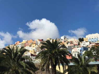 Las Palmas 'taki tepede renkli evler Büyük Kanarya Adaları İspanya