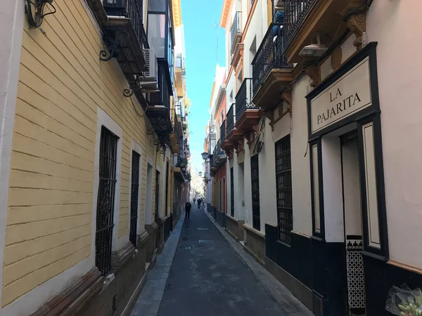 Прогулка Улицам Испанского Города Севиль — стоковое фото