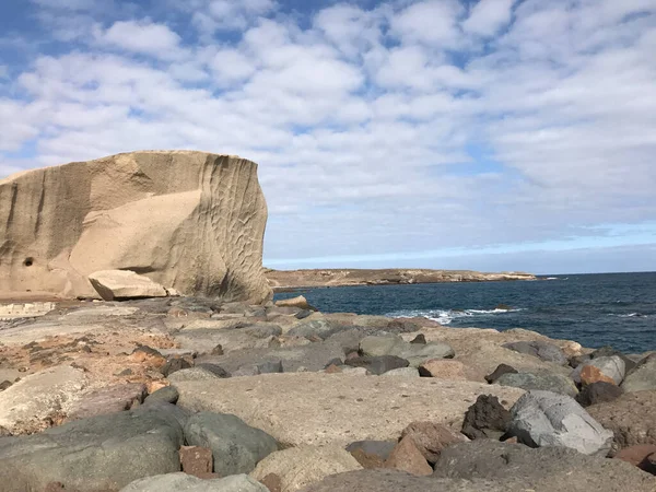 Tenerife San Miguel Tajao Sahilinde Büyük Bir Kaya — Stok fotoğraf