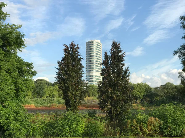 Duo Hallintorakennus Groningenissa Alankomaat — kuvapankkivalokuva
