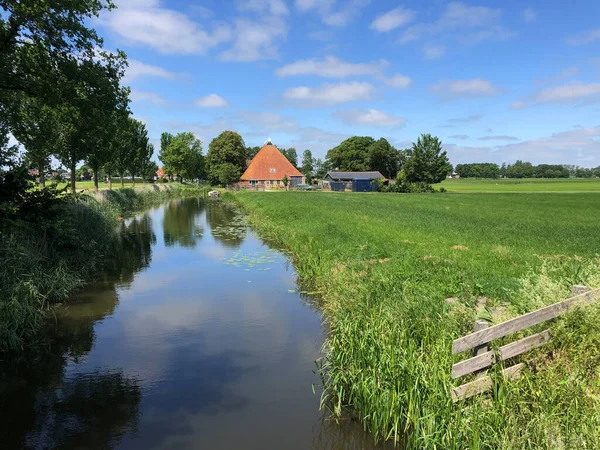 Kanał Kierunku Wioski Easterwierrum Friesland Holandia — Zdjęcie stockowe