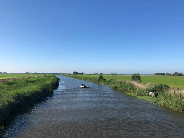 Hajó Egy Csatornán Friesland Hollandia — Stock Fotó