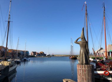 Stavoren Limanı, Friesland Hollanda 'daki Stavoren Leydisi heykeli.
