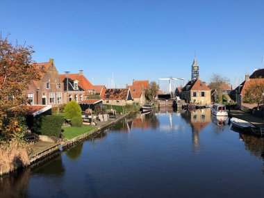 Hollanda, Friesland 'da sonbahar boyunca Hindeloopen' de Kanal