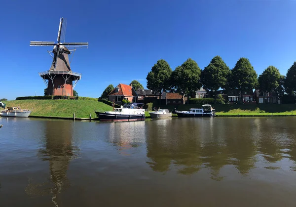 Вітряк Біля Каналу Доккумі Фрісленд Нідерланди — стокове фото