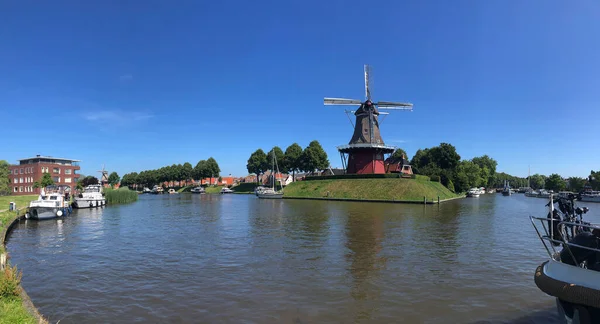 Wiatrak Wokół Kanału Dokkum Friesland Holandia — Zdjęcie stockowe