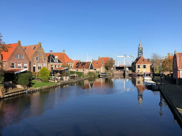 Hollanda, Friesland 'da sonbahar boyunca Hindeloopen' de Kanal