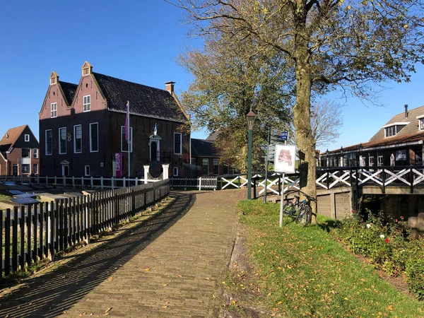 Hollanda Nın Friesland Şehrinde Sonbahar Boyunca Eski Hindeloopen Kasabası — Stok fotoğraf