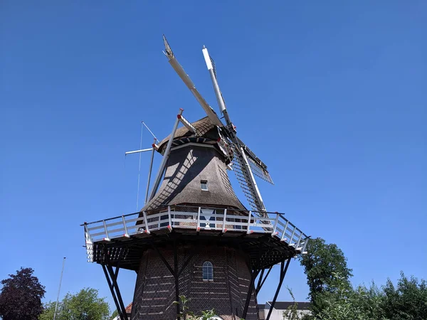 オランダのノードウォルドにある風車 — ストック写真