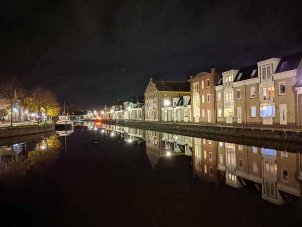 Alojamento Longo Canal Noite Sneek Frísia Países Baixos — Fotografia de Stock