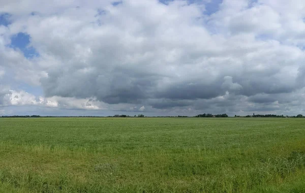 Bewölkte Friesische Landschaft Den Niederlanden — Stockfoto