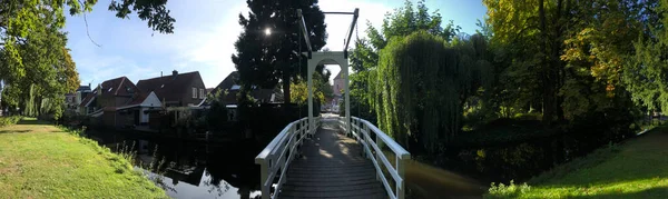Drewniany Most Nad Kanałem Miejscowości Borculo Holandia — Zdjęcie stockowe