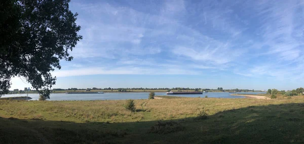 Vrachtschepen Aan Rijn Rond Tolkamer Gelderland Nederland — Stockfoto