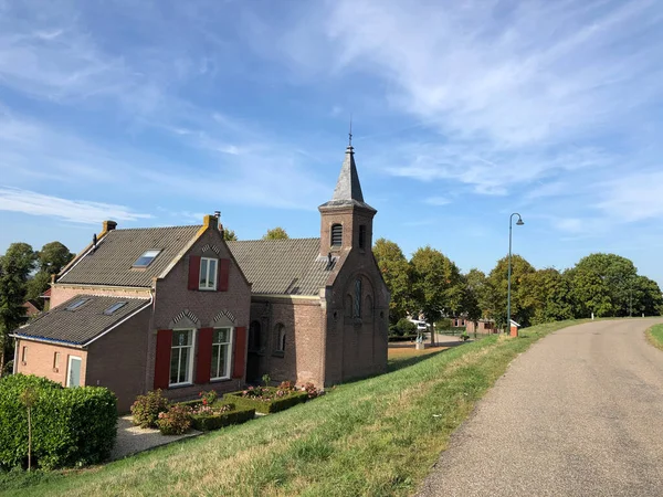 Pequeña Iglesia Detrás Del Dique Alrededor Millingen Aan Rijn Los — Foto de Stock