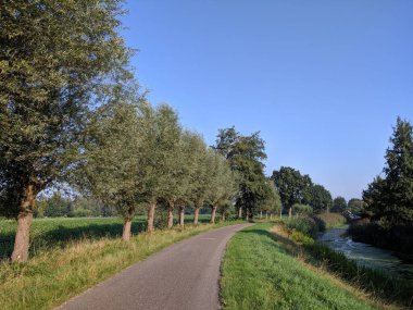 Laag Zuthem 'e giden yol, Overijssel Hollanda