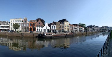 Zwolle şehir kanalı manzarası, Overijssel Hollanda