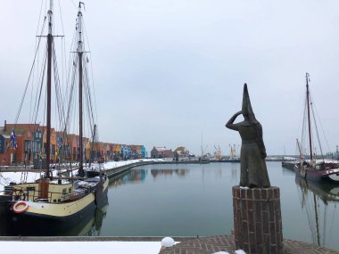 Stavoren 'in Leydisi Stavoren, Friesland Hollanda' da renkli evler