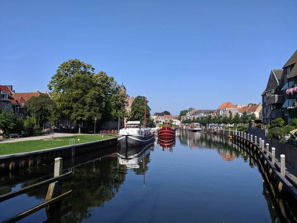 Canal Alrededor Del Casco Antiguo Zwolle Países Bajos —  Fotos de Stock