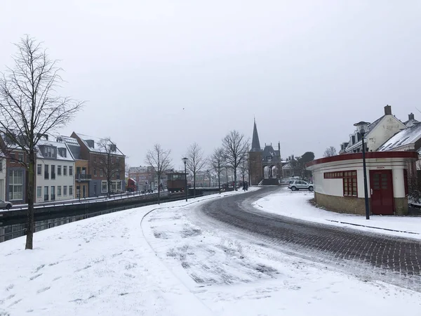 Verschneite Straße Richtung Schleusentor Sneek Niederlande — Stockfoto