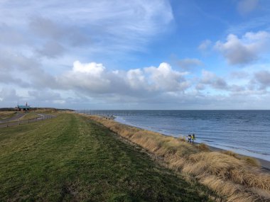 Hollanda 'daki Texel plajındaki insanlar.