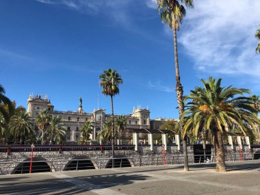 İspanya 'nın Barselona limanı çevresindeki bulvar.