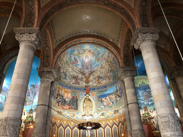 Всередині Склепіння Церкви Святого Серця Ісуса Барселоні Іспанія — стокове фото