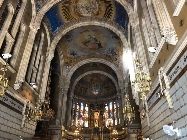 Wnętrze Królewskiego Sanktuarium Józefa Kościoła Górskiego Barcelonie Hiszpania — Zdjęcie stockowe