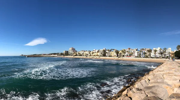 スペインのSitgesにあるBeach Estanyol — ストック写真