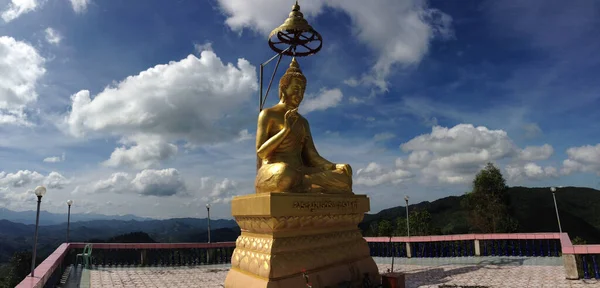 泰国北部潘拉普的金佛像全景 — 图库照片