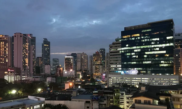Akşamları Bangkok Siluetinden Panorama — Stok fotoğraf
