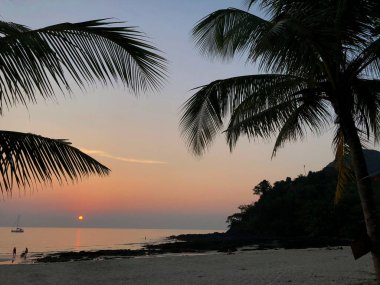 Koh Mook Tayland 'daki Farang Sahili' nde gün batımı