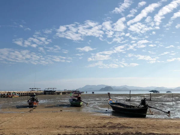 Bateaux Longue Queue Marée Basse Koh Mook Thaïlande — Photo