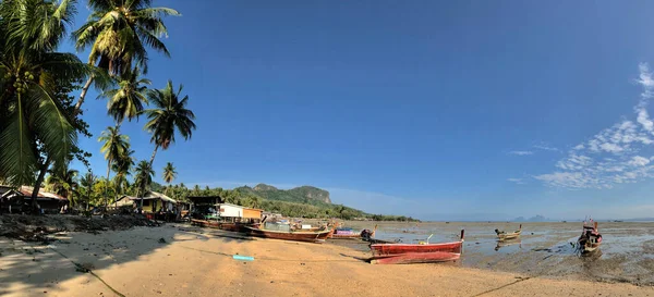 Panorama Barche Coda Lunga Durante Bassa Marea Koh Mook Thailandia — Foto Stock