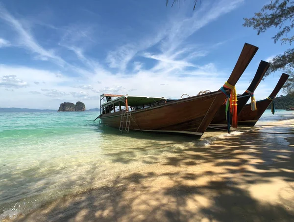 Barcos Cola Larga Playa Koh Ngai Tailandia —  Fotos de Stock