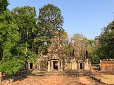 Kamboçya 'daki Phimeanakas tapınağına giden kapı.