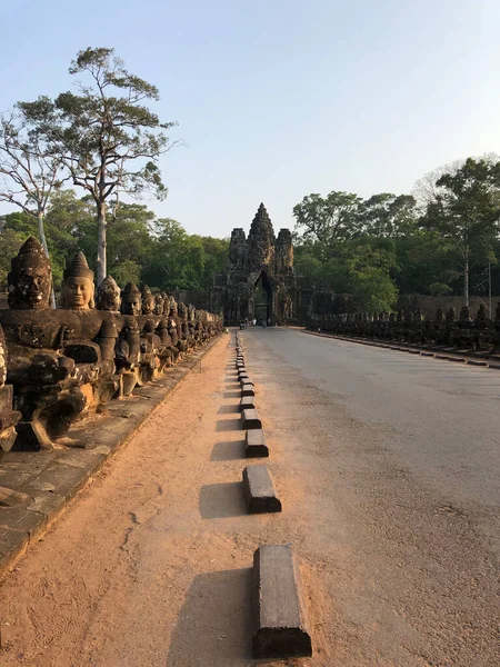 Estatuas Puerta Sur Angkor Thom Camboya — Foto de Stock