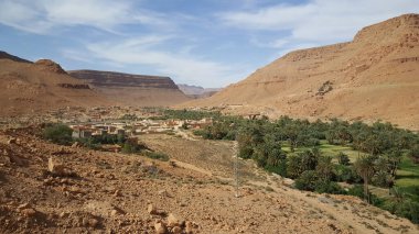 Fas 'ta Achbaro civarındaki köy.