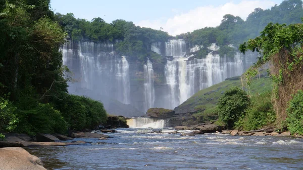 安哥拉的卡兰杜拉瀑布 — 图库照片