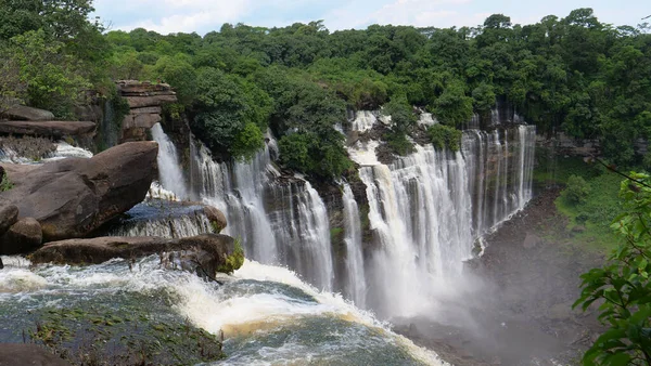 アンゴラのカランドゥラ滝 ロイヤリティフリーのストック画像