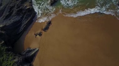 Portekiz 'in güneybatısındaki Alentejo ve Vicentine Coast Doğal Parkı üzerinde hava manzarası