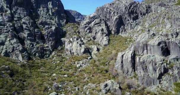 Veduta Aerea Dalle Montagne Rocciose Del Parco Naturale Serra Estrela — Video Stock