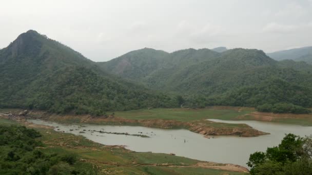 中央州川と山の風景 スリランカ — ストック動画